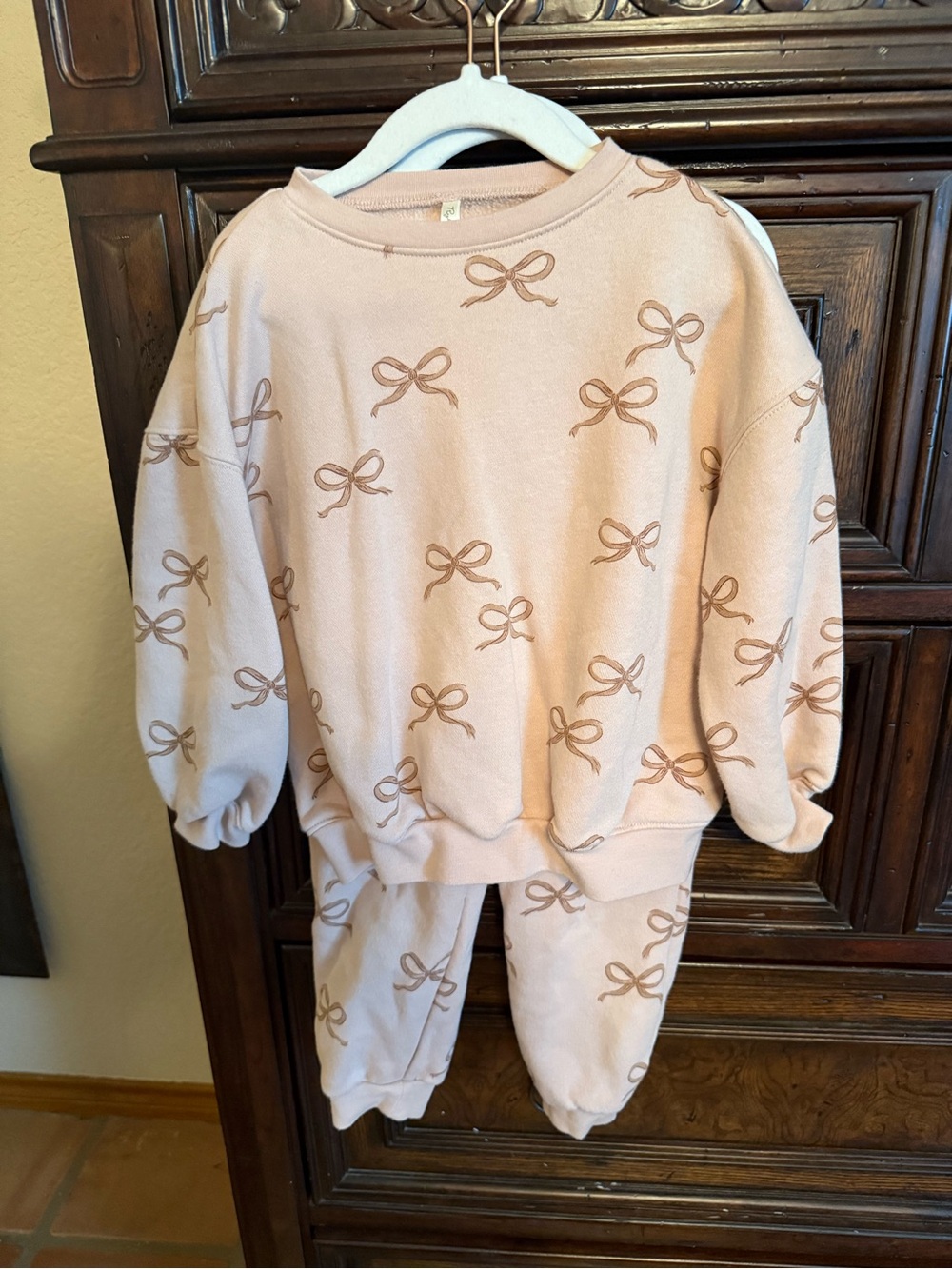 Relaxed Sweatshirt and Sweatpants  | Bows Rylee & Cru